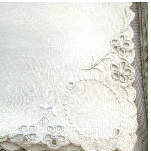 8 sets of Napkins white cream crochet linen embroidered - Picture 4 of 16